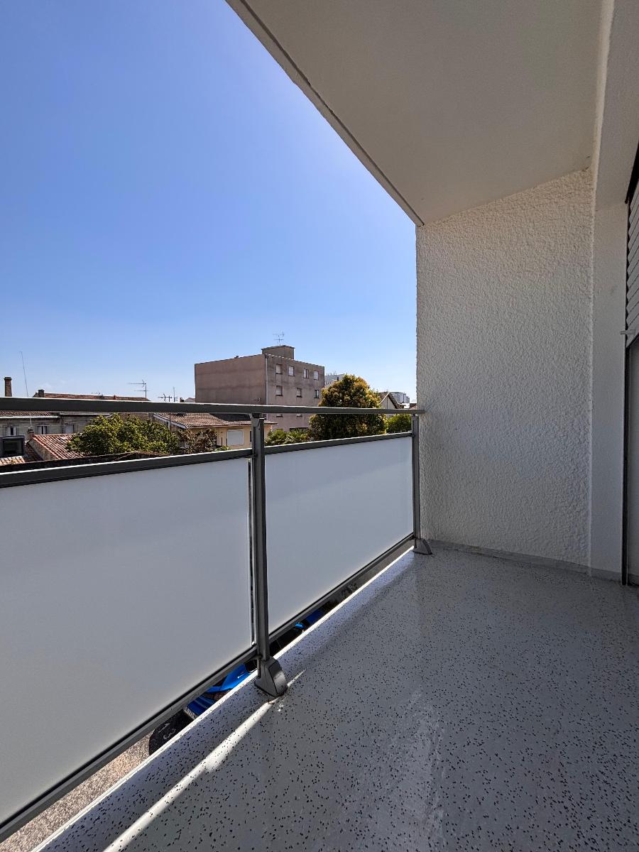Studio - balcon - parking
