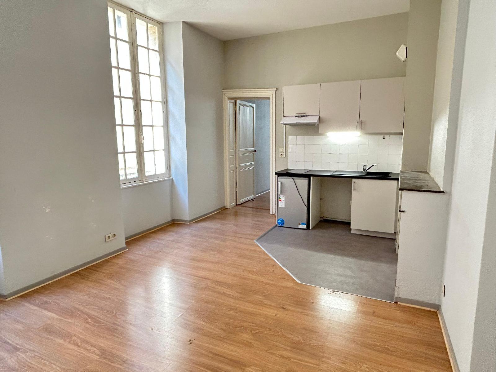 Appartement t2 - rénové - grosse cloche