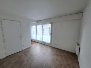 Studio - résidence sécurisée - place de parking