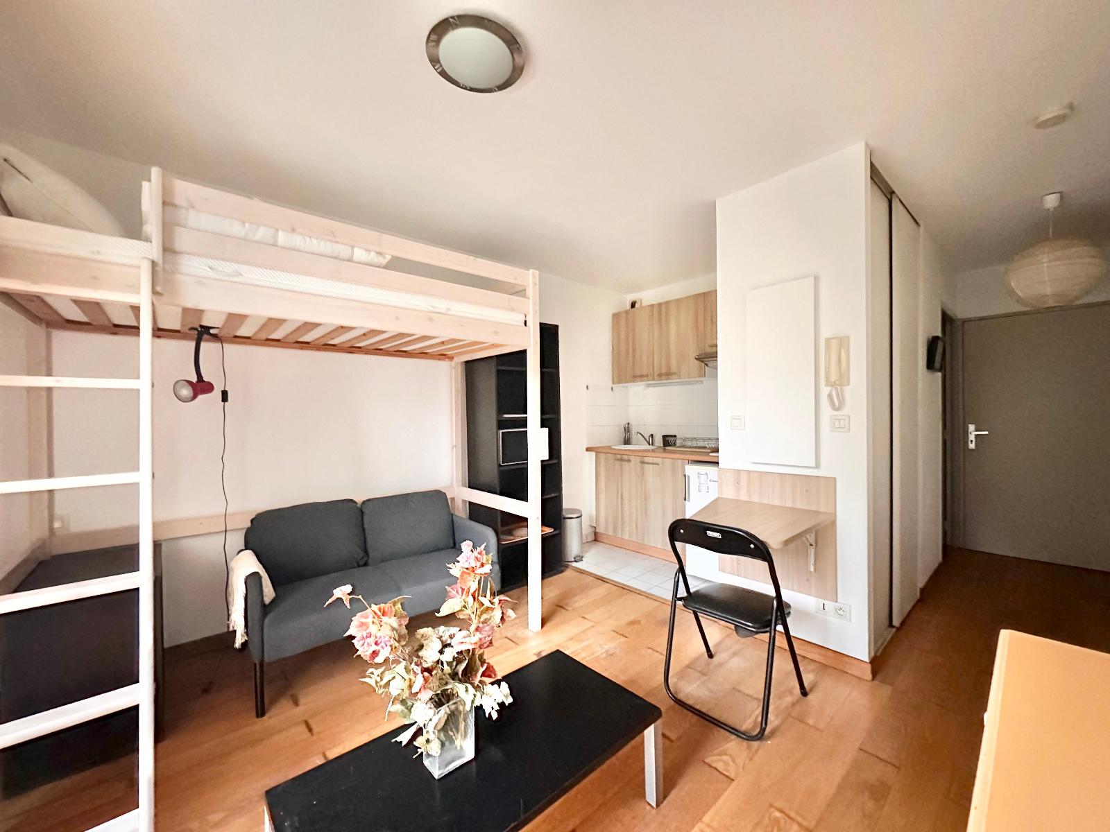T1 meublé avec grande terrasse et place de parking - talence thouars