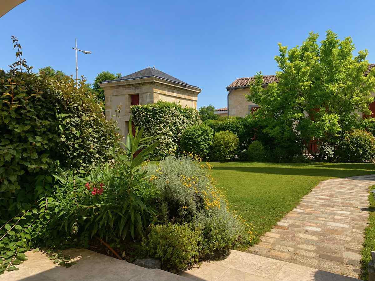 Superbe demeure jardin piscine garage la brÈde