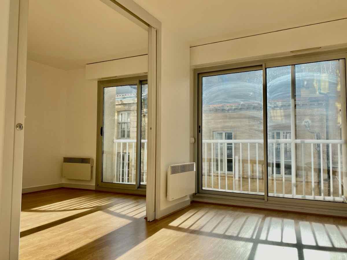 AgrÉable appartement avec terrasse,  ascenseur,  parkings, cave, au coeur de bordeaux